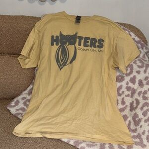 Mens Hooters T-Shirt